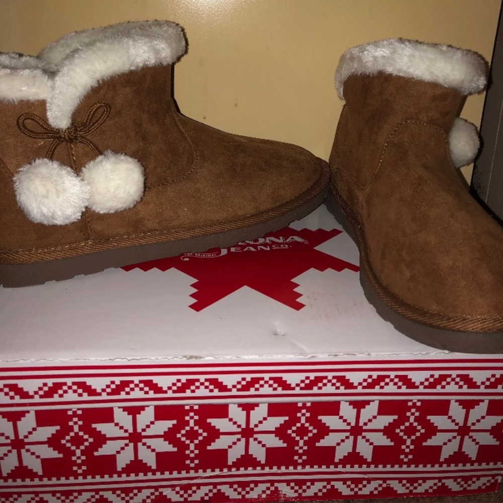 Brown winter boots