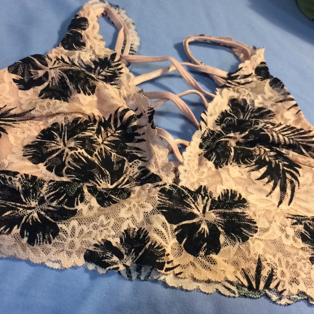 ❌LAST CHANCE❌ NWOT VS pink tropical floral lace bralette