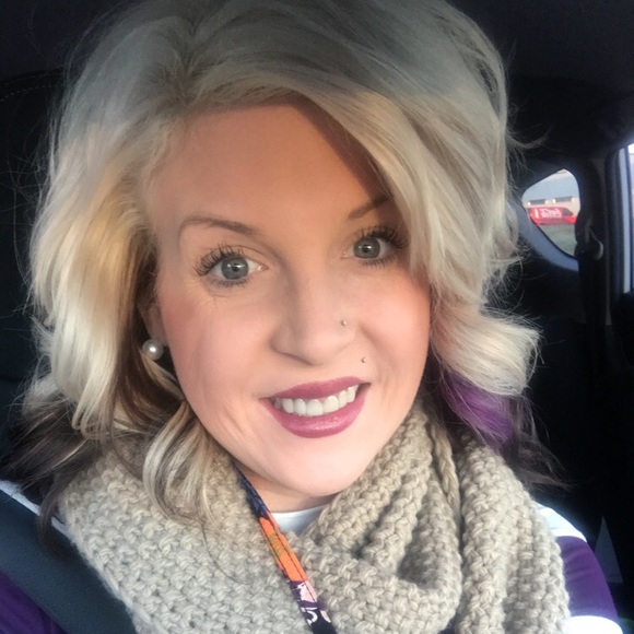 Meet your Posher, Britni - Picture 1 of 1