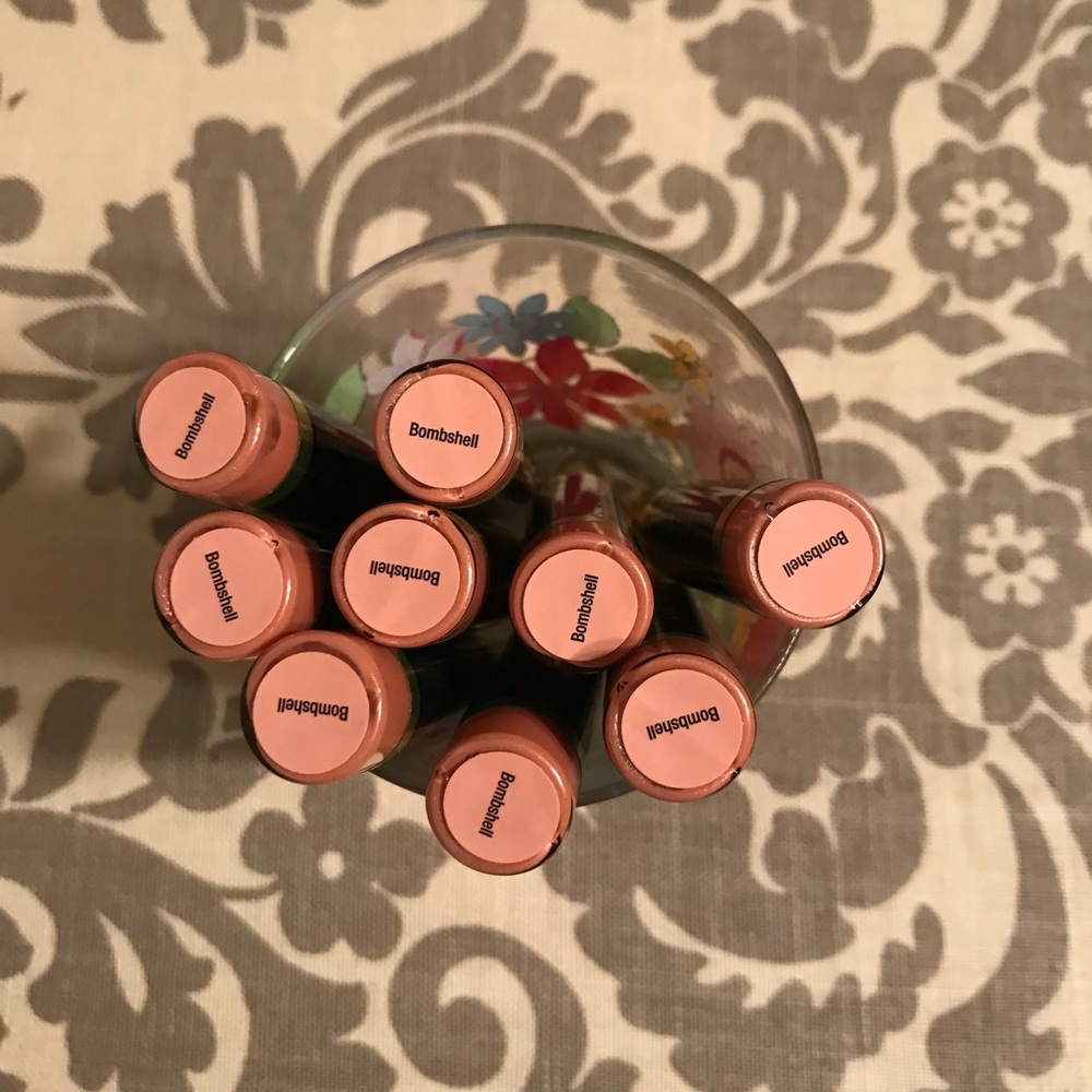 Bombshell Lipsense