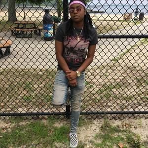 Meet your Posher, Tee