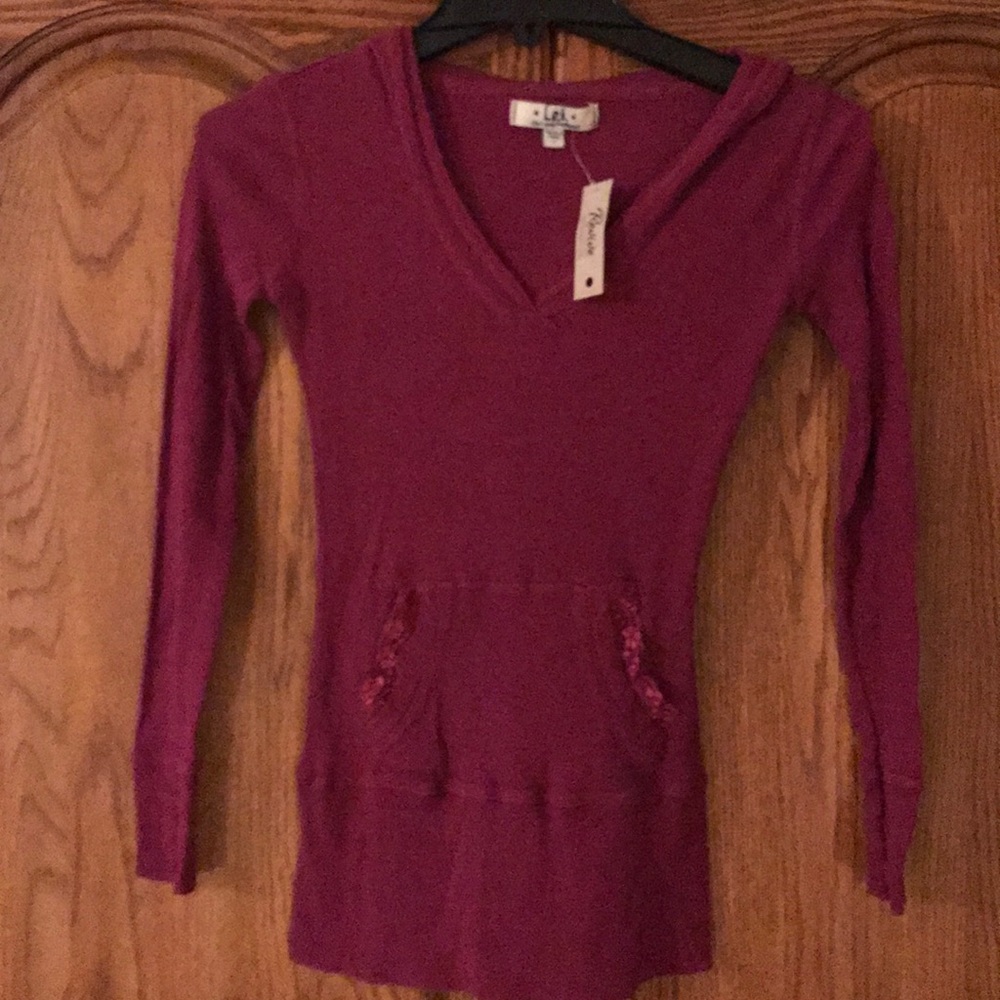l.e.i. Long sleeve hooded knit tee