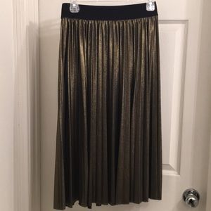 EUC Gold skirt sz M