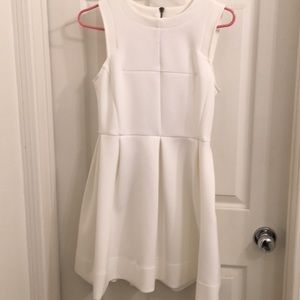 EUC White Sleeveless Pleated Dress sz S