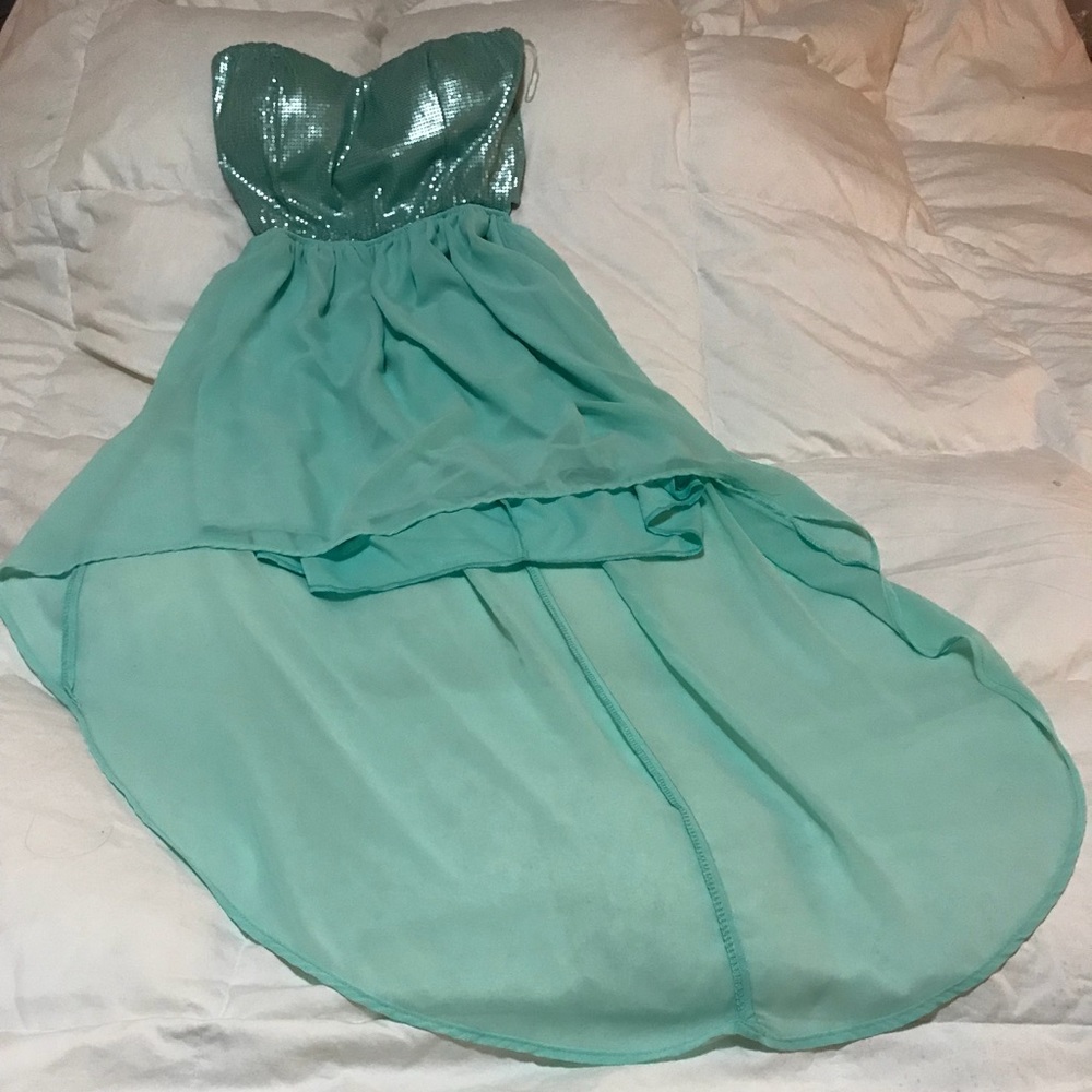 A’Gaci Hi-lo strapless mermaid gown