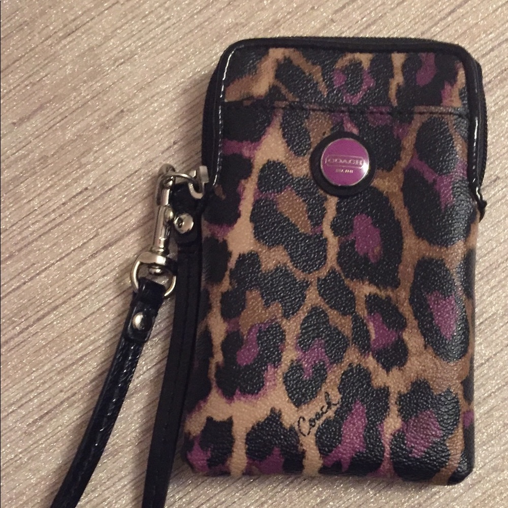 Wristlet phone case