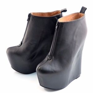 Jeffrey Campbell Platform zip up booties