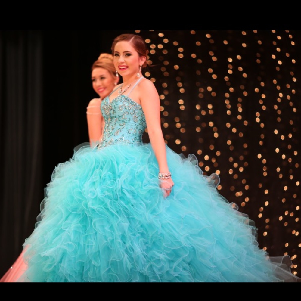 A teal dress - Picture 1 of 4
