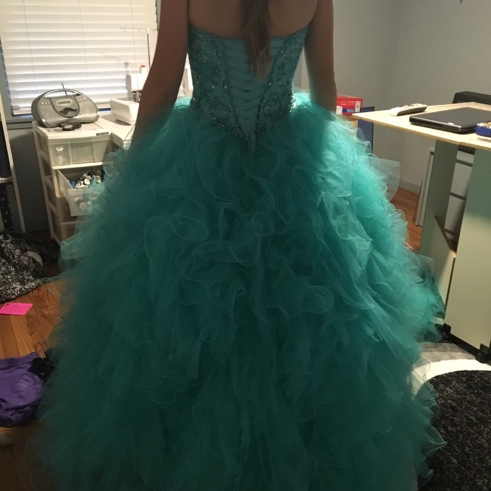 A teal dress - Picture 4 of 4