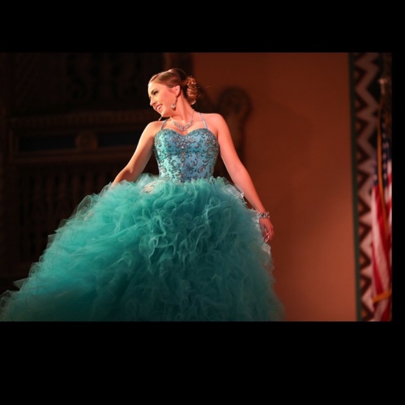 A teal dress - Picture 3 of 4