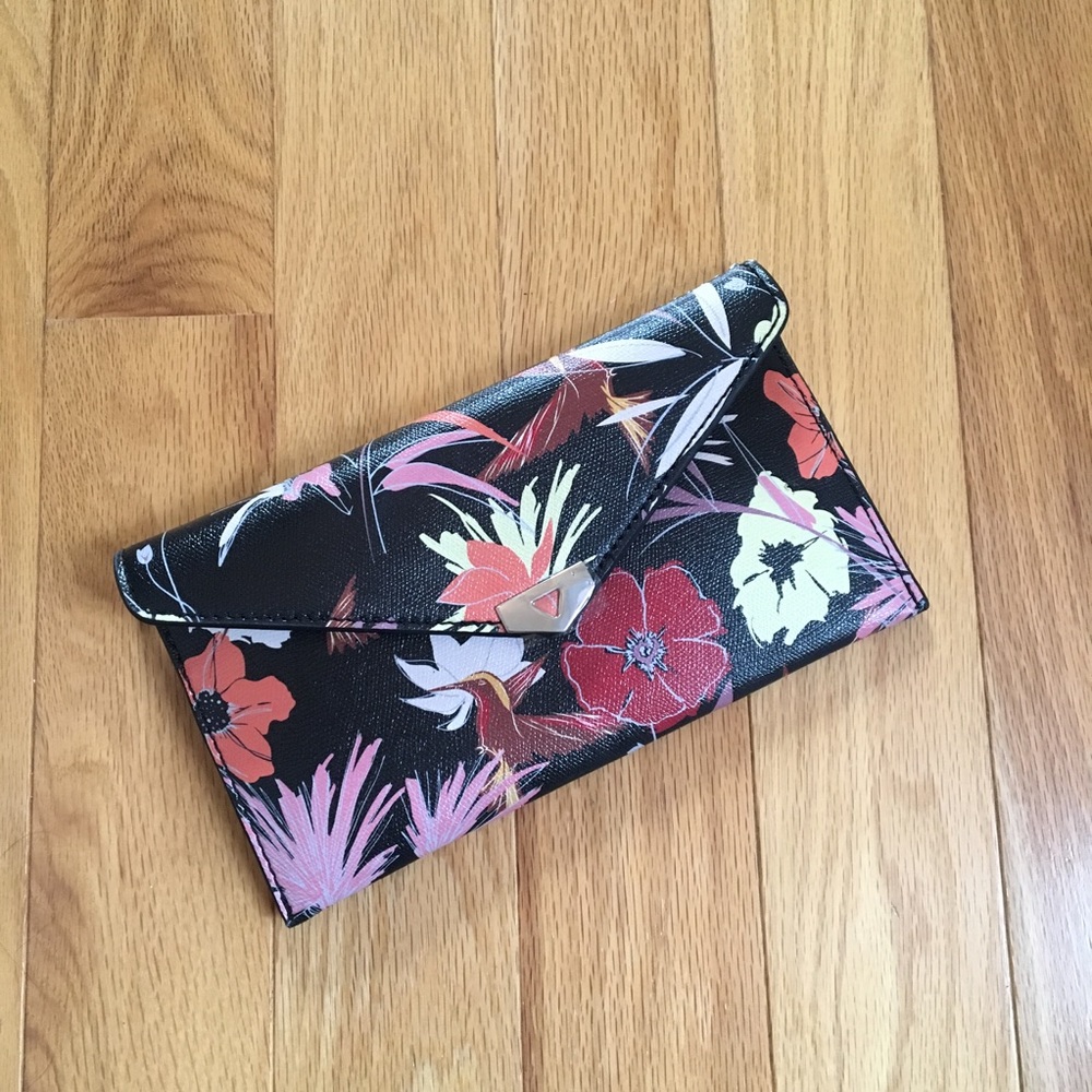 NEW GUESS Clutch
