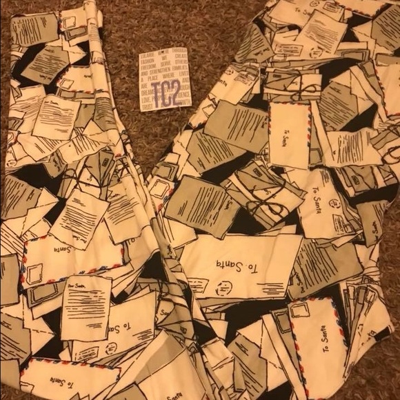 Lularoe TC2 black and white Santa letters - Picture 2 of 2