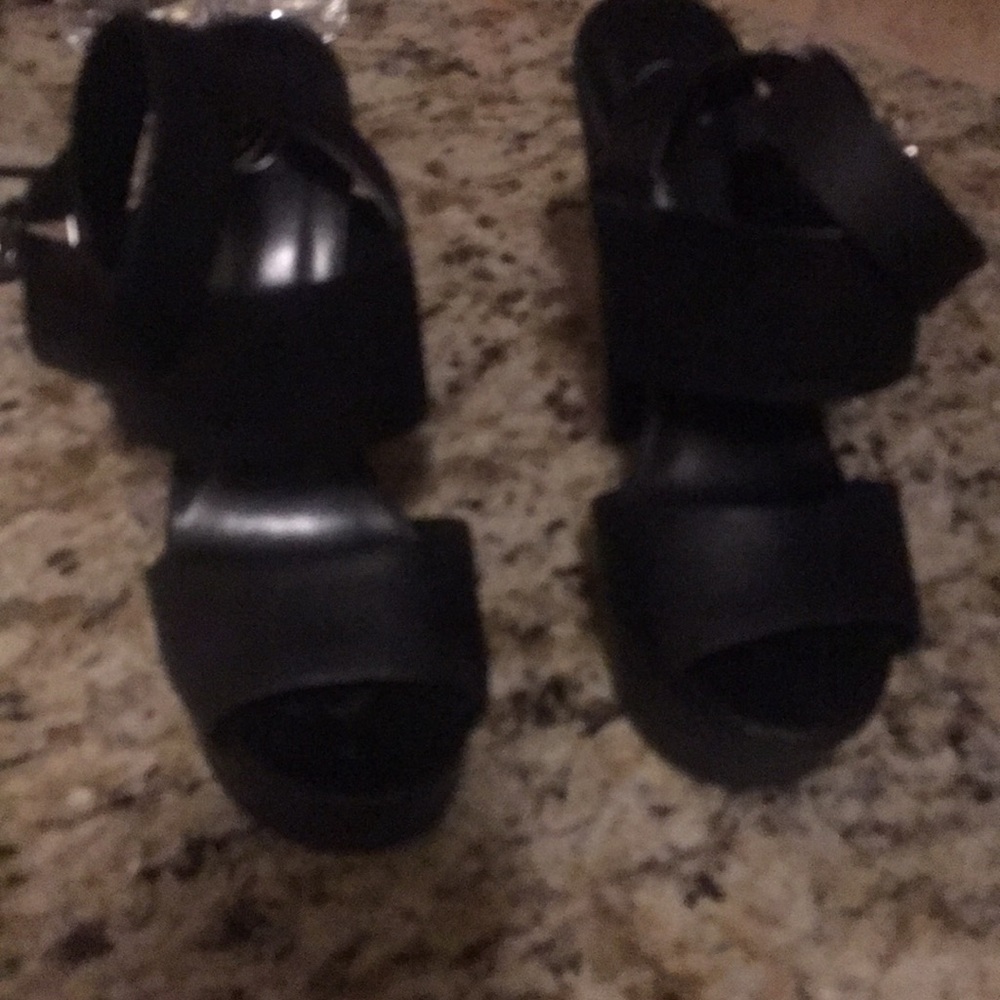 Shoes - Picture 2 of 4