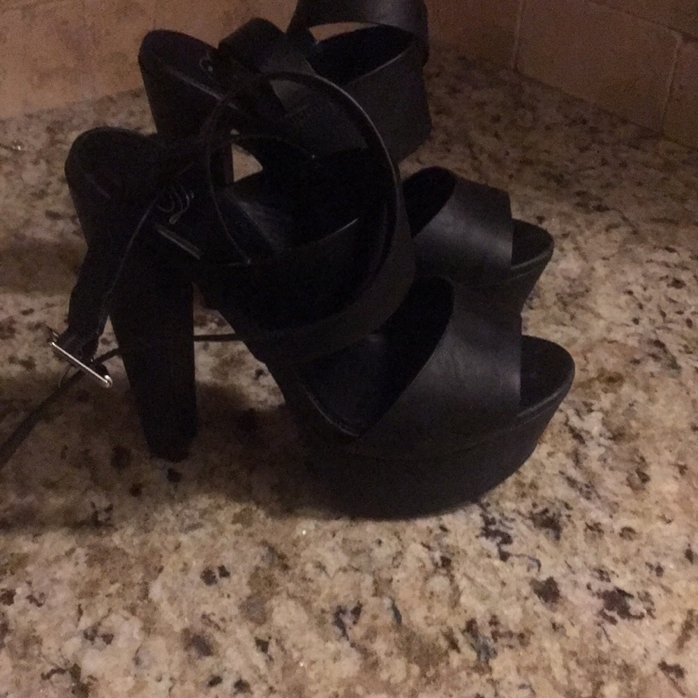 Shoes - Picture 4 of 4