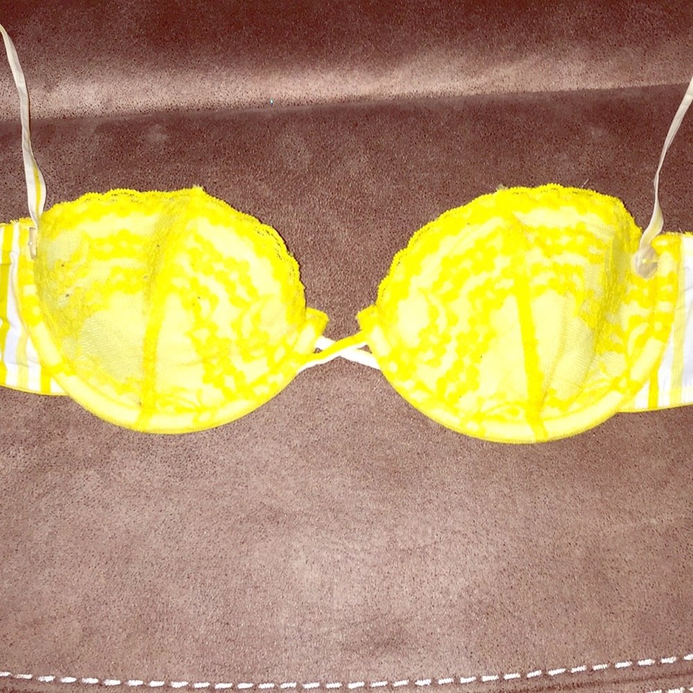 ⭐️😍 BRIGHT😍⭐️ YELLOW⭐️with WHITE STRIPES