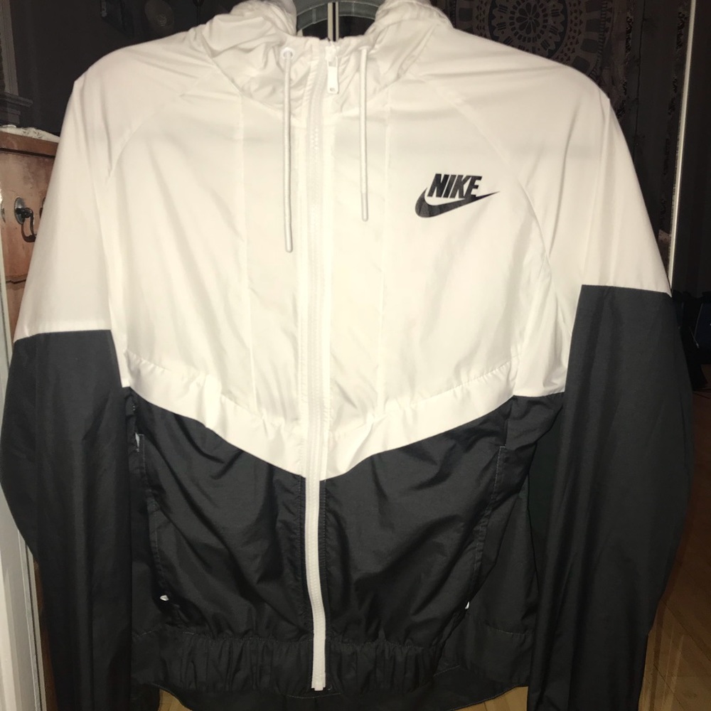 Nike windbreaker women’s small