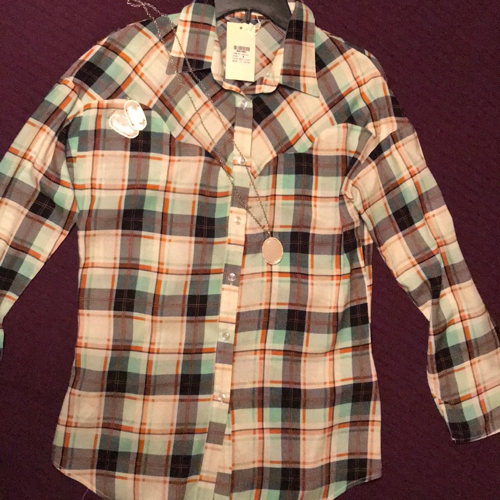 NWT plaid top! Perfect for layering!