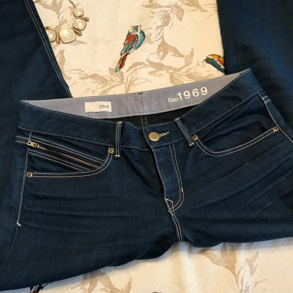 GAP ankle jeans size 28 with zipper pocket