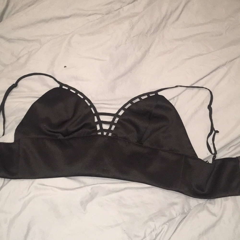 Strapped/Caged Bralette Croptop