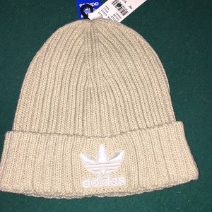 NWT adorable women’s winter beanie .