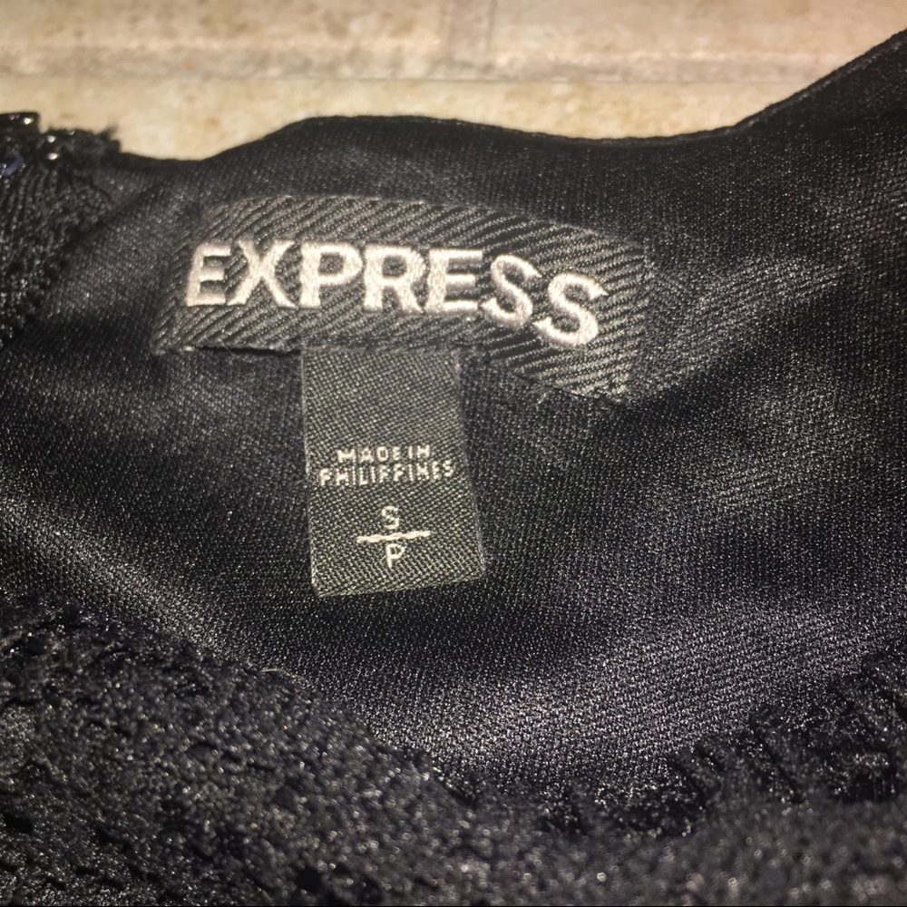 Express Crop Top - Picture 3 of 4