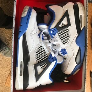 Motor sport Jordan 4s
