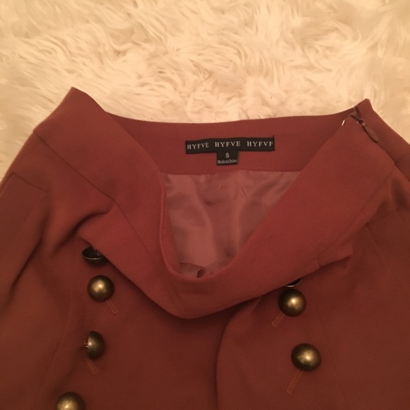 Skirt w/ buttons - Picture 2 of 2