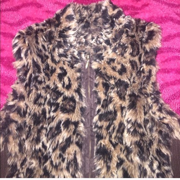 Reversible fuzzy cheetah print vest - Picture 2 of 7