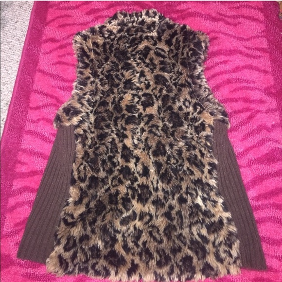 Reversible fuzzy cheetah print vest - Picture 3 of 7