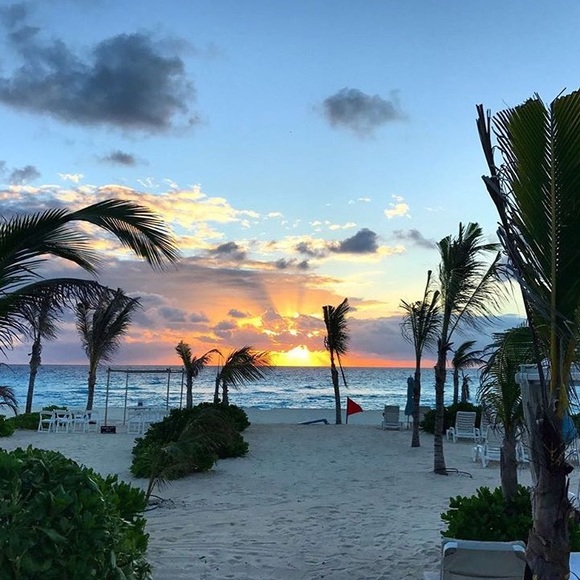 Meet your Posher! - Picture 2 of 2