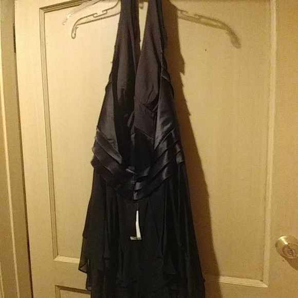 NWT BLACK BCBG HALTER COCKTAIL DRESS - Picture 2 of 3