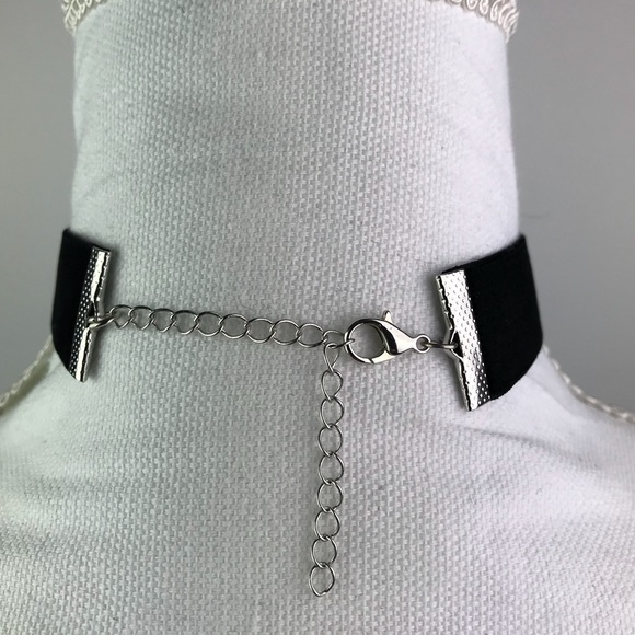 Dani Rouge Velvet 1 Inch Choker - Picture 2 of 3