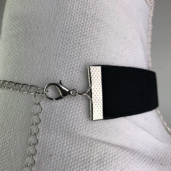 Dani Rouge Velvet 1 Inch Choker - Picture 3 of 3