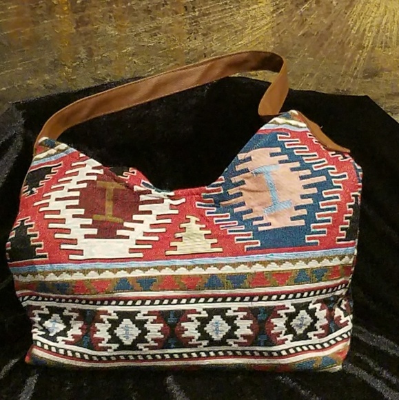 Gold Coast Handbags - AZTEC PRINT PURSE