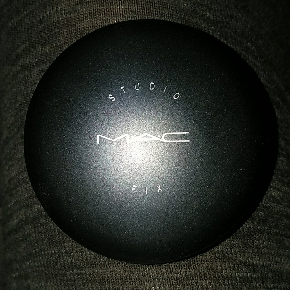 MAC Studio Fix C7 pressed foundation powder