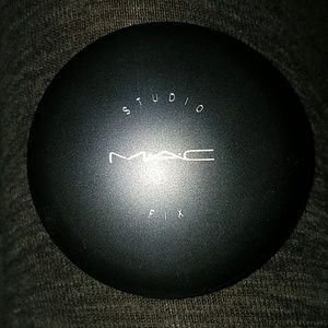 MAC Studio Fix C7 pressed foundation powder