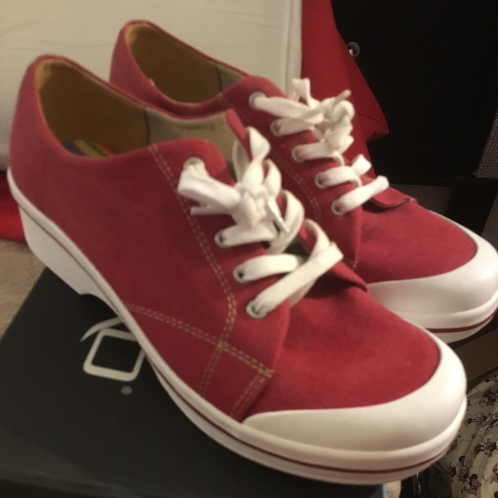 New Dansko Veda Vegan Canvas Sneakers Size 10.5/11