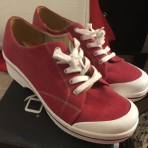 New Dansko Veda Vegan Canvas Sneakers Size 10.5/11