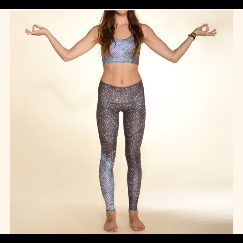 Teeki yoga pants with mini star print