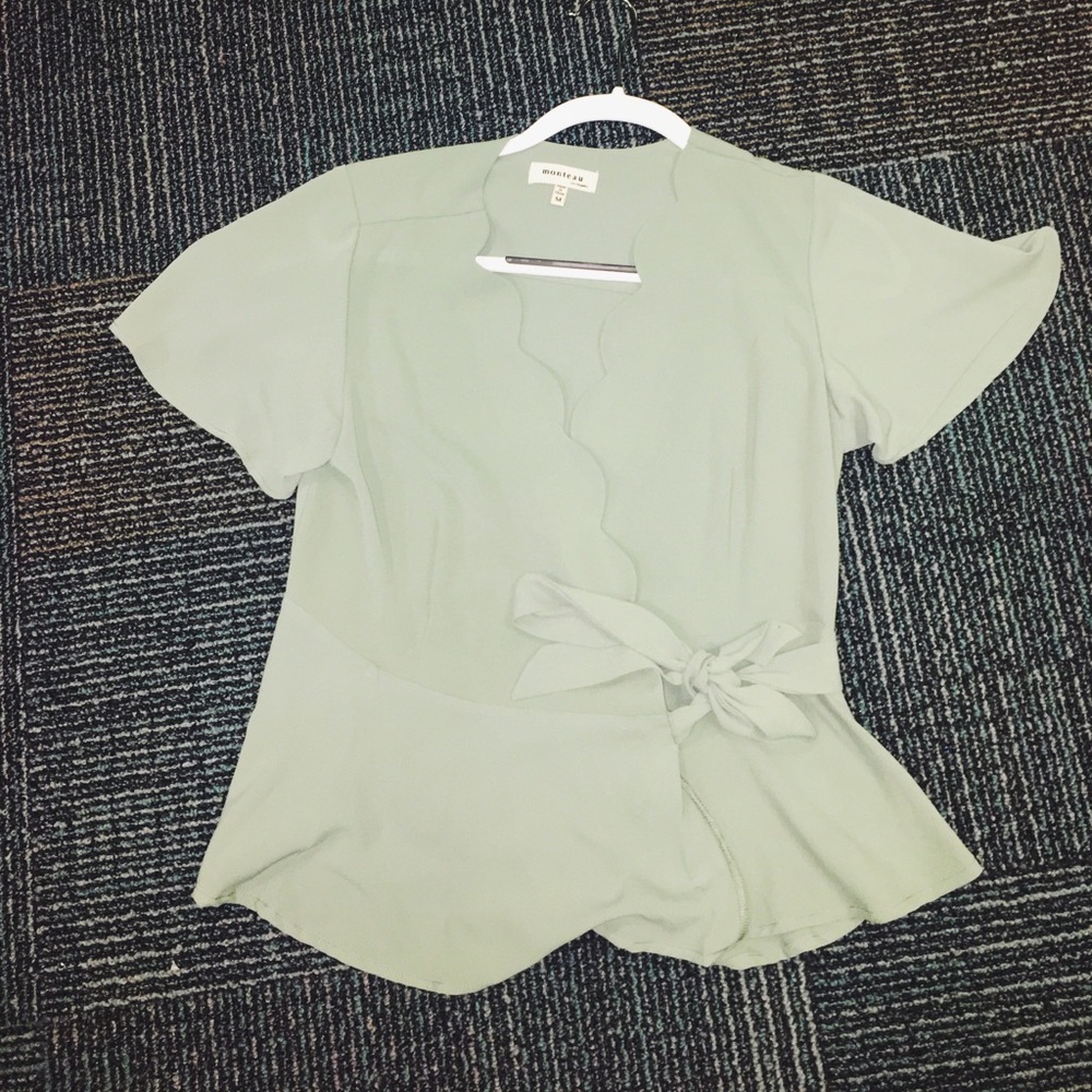 Open Tee-shirt tie in front