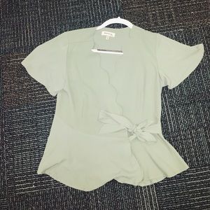 Open Tee-shirt tie in front