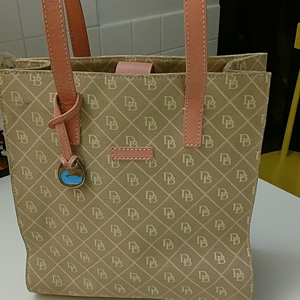 Over-the-shoulder handbags Dooney & Bourke beautif
