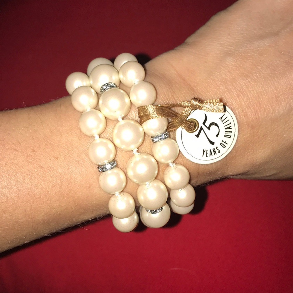 Pearl 3 strand bracelet with rhinestones