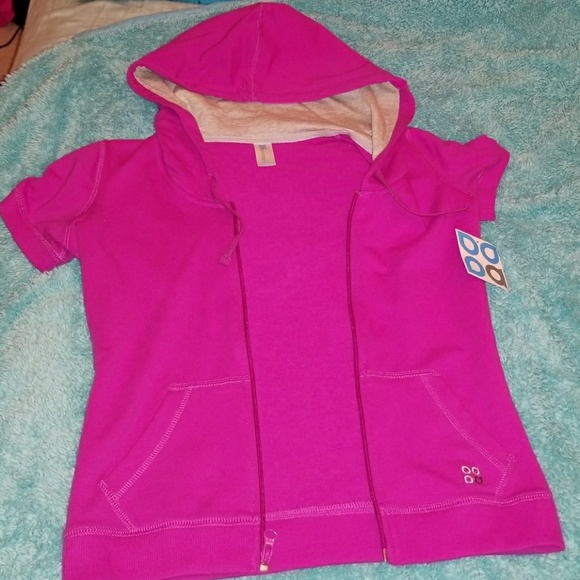 Short sleeve performance wear - Picture 3 of 3