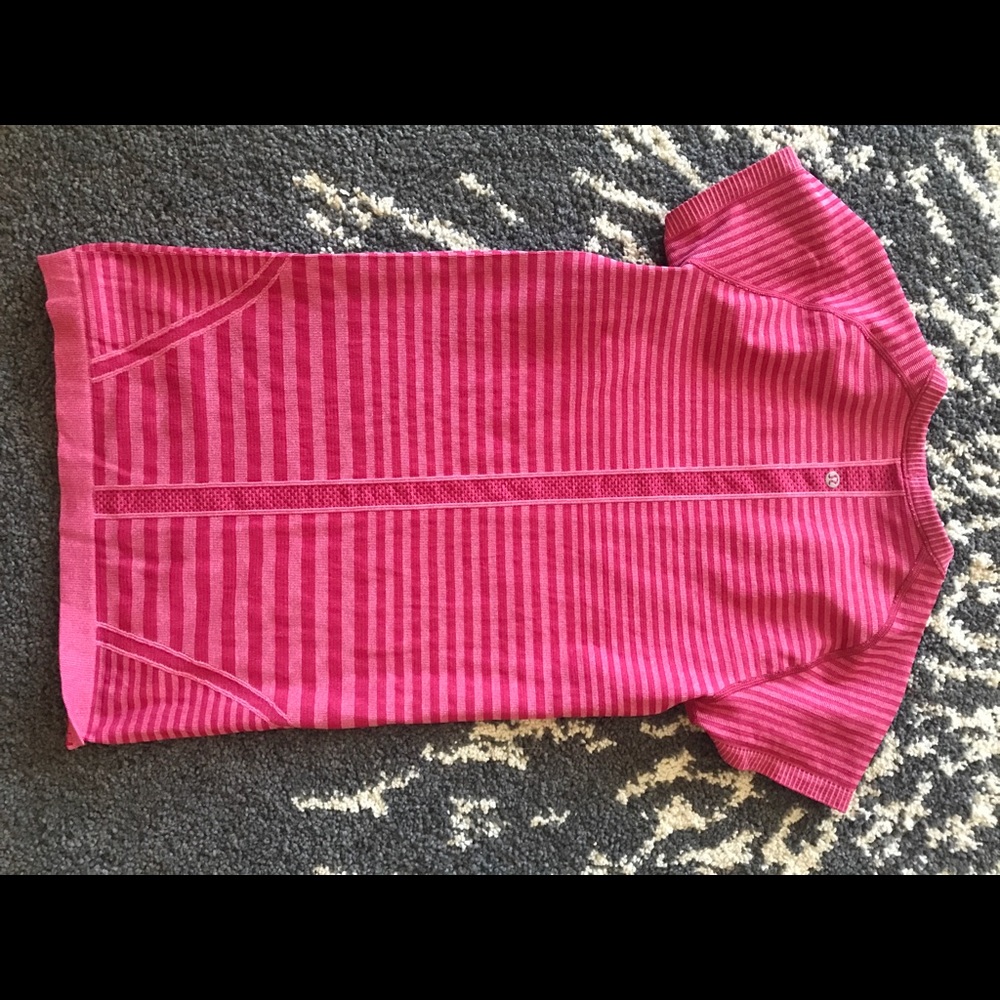 Size 6 Lululemon swiftly tee - Picture 2 of 2