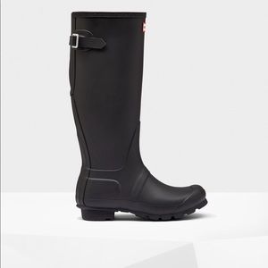 Adjustable matte black tall hunter boots