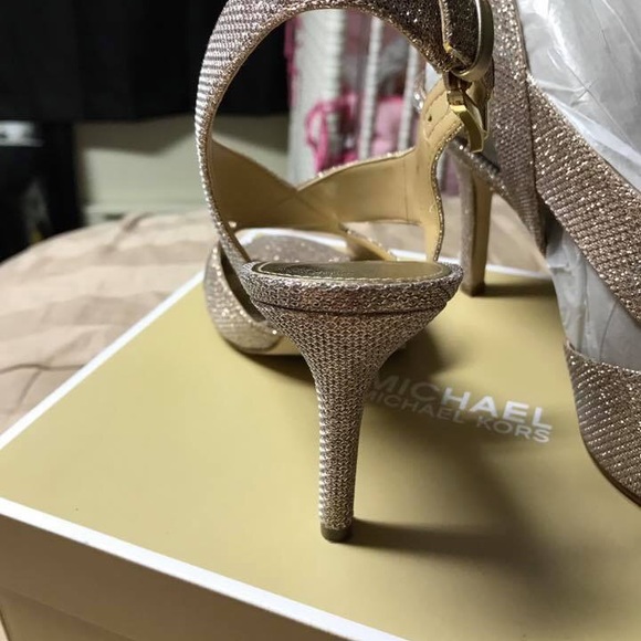 Michael kors heels - Picture 4 of 7