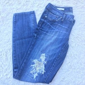 {Decree} Distressed Jeans
