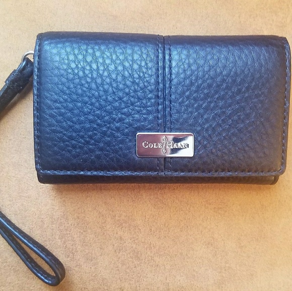 Cole Haan Handbags - Cole Haan Leather Wristlet