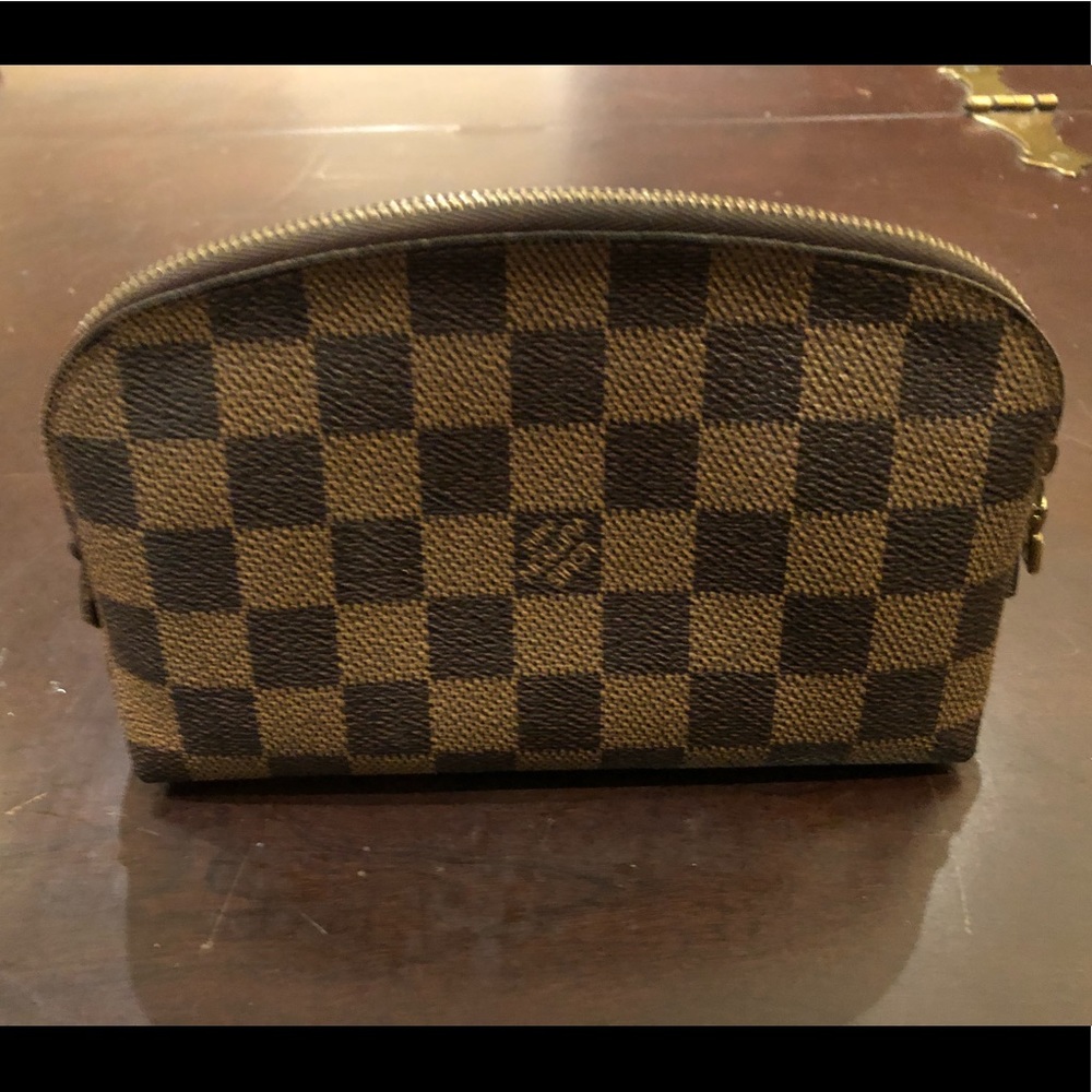 SOLD 💸Louis Vuitton Damier Cosmetic Bag GREAT CON